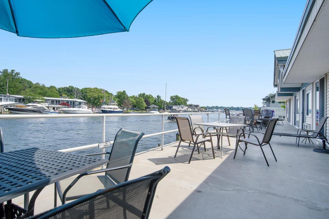 Waterside Suites Saugatuck Exterior foto